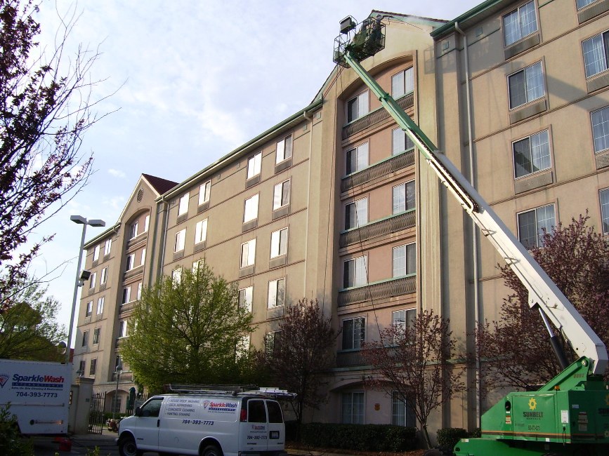 THE BEST WAY TO CLEAN EIFS